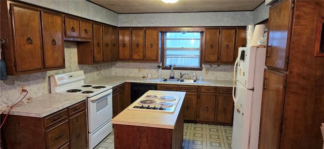 3481 Marion County 3005, Yellville, AR 72687