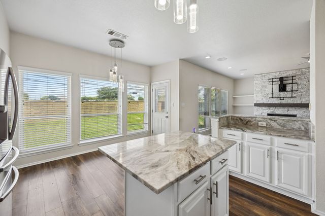 703 Fossil Hill Drive, Arlington, TX 76002
