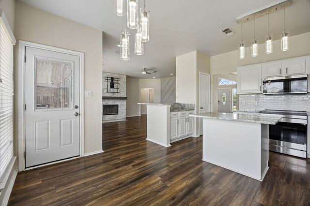 703 Fossil Hill Drive, Arlington, TX 76002