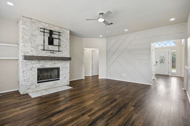 703 Fossil Hill Drive, Arlington, TX 76002