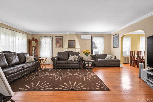 84-42 Charlecote Ridge, Jamaica Estates, NY 11432