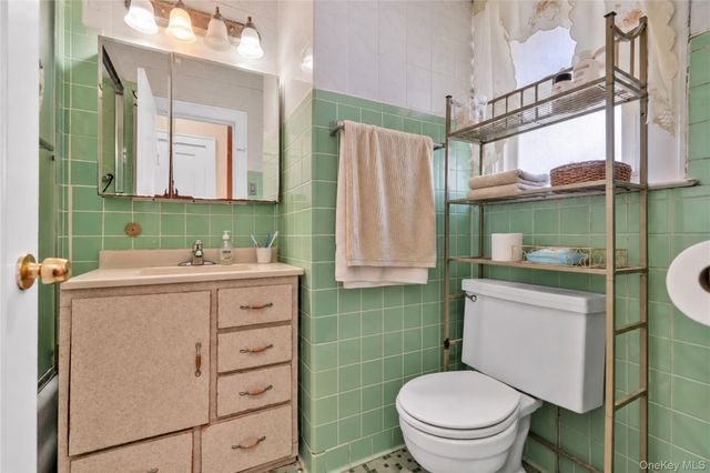 84-42 Charlecote Ridge, Jamaica Estates, NY 11432