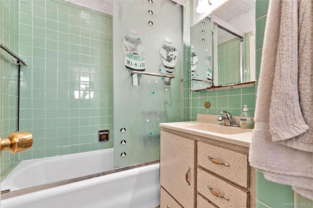 84-42 Charlecote Ridge, Jamaica Estates, NY 11432