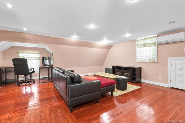 84-42 Charlecote Ridge, Jamaica Estates, NY 11432