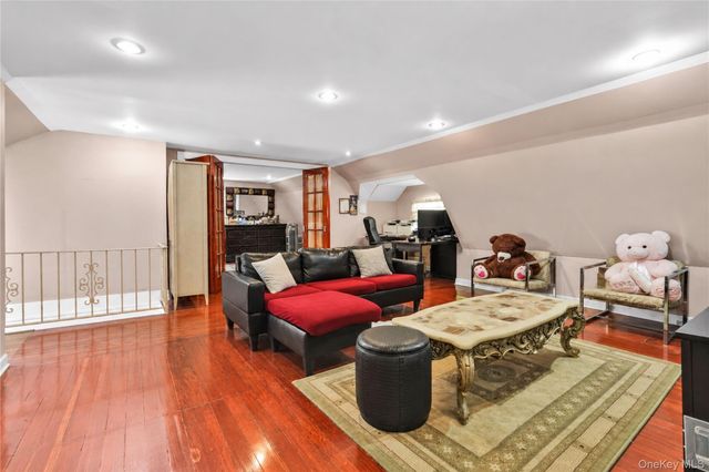 84-42 Charlecote Ridge, Jamaica Estates, NY 11432