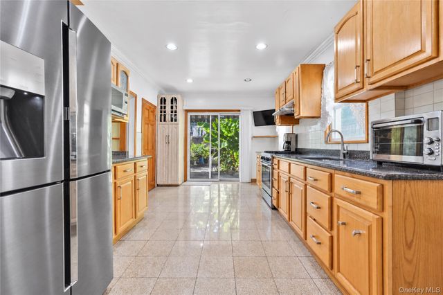 84-42 Charlecote Ridge, Jamaica Estates, NY 11432