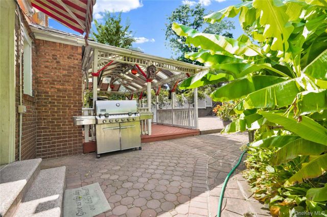 84-42 Charlecote Ridge, Jamaica Estates, NY 11432