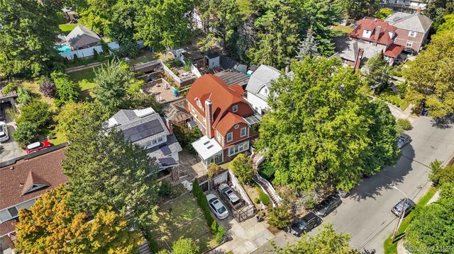 84-42 Charlecote Ridge, Jamaica Estates, NY 11432