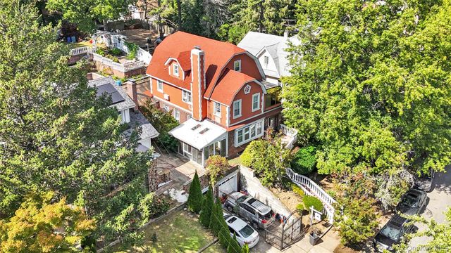 84-42 Charlecote Ridge, Jamaica Estates, NY 11432