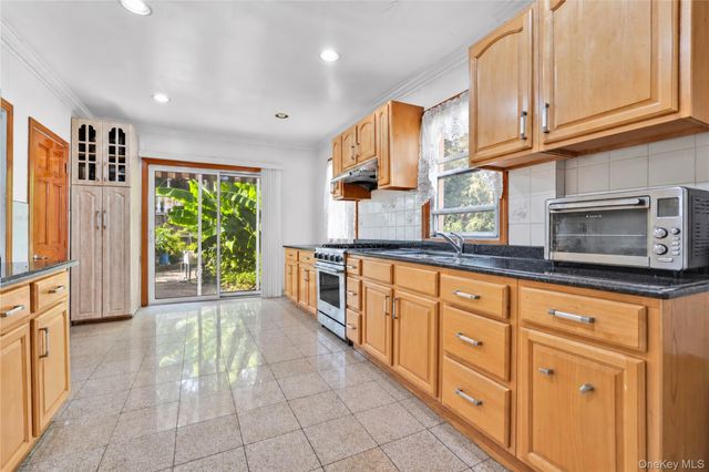 84-42 Charlecote Ridge, Jamaica Estates, NY 11432