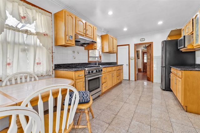 84-42 Charlecote Ridge, Jamaica Estates, NY 11432