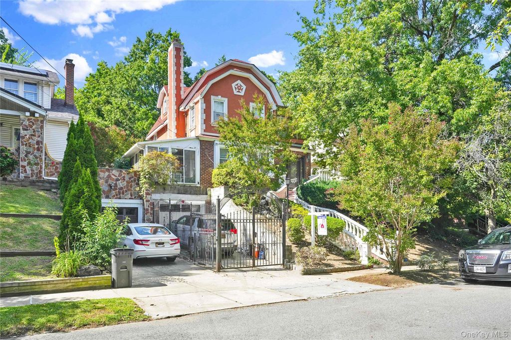 84-42 Charlecote Ridge, Jamaica Estates, NY 11432 — exterior