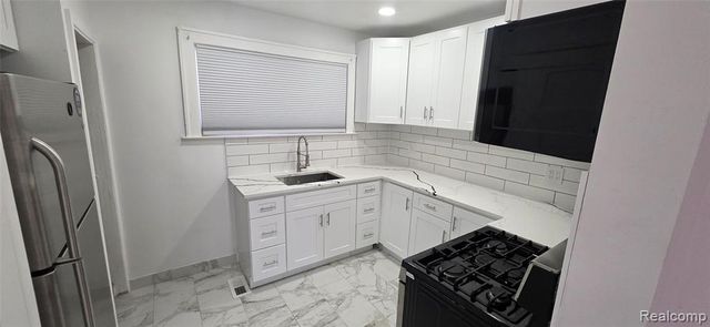 7113 Kendal Street, Dearborn, MI 48126