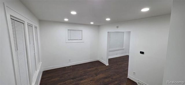 7113 Kendal Street, Dearborn, MI 48126