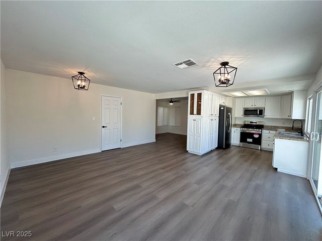 5035 Meadow Grove Court, Las Vegas, NV 89120