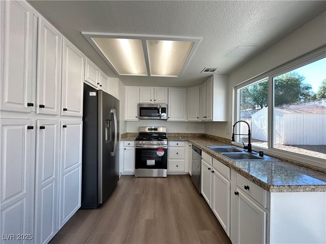 5035 Meadow Grove Court, Las Vegas, NV 89120