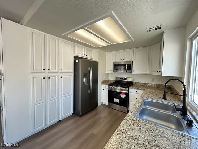 5035 Meadow Grove Court, Las Vegas, NV 89120