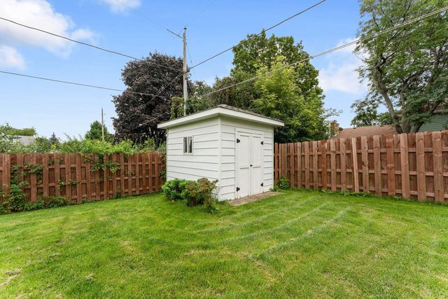 8827 47th AVENUE, Kenosha, WI 53142