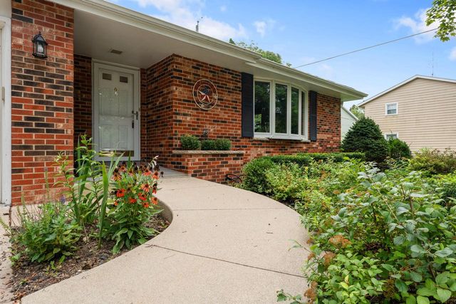 8827 47th AVENUE, Kenosha, WI 53142