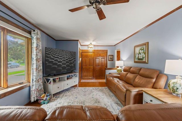 8827 47th AVENUE, Kenosha, WI 53142