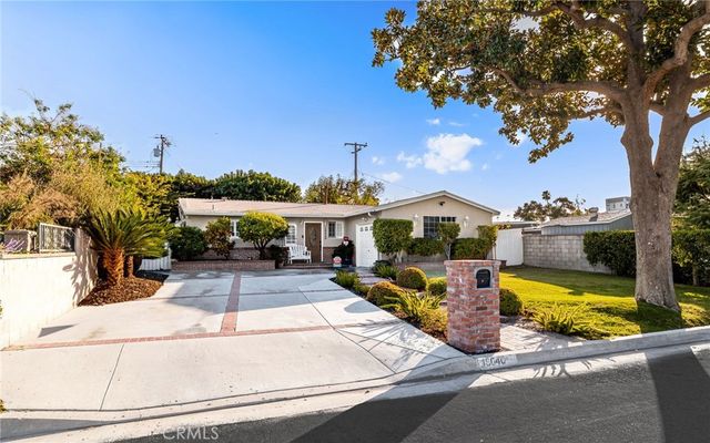 18640 E Mauna Loa, Azusa, CA 91702