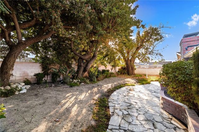 18640 E Mauna Loa, Azusa, CA 91702