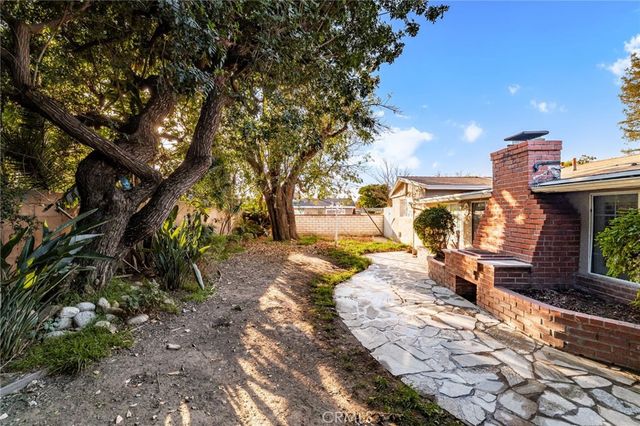 18640 E Mauna Loa, Azusa, CA 91702