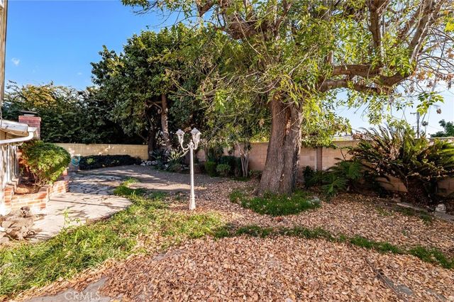 18640 E Mauna Loa, Azusa, CA 91702