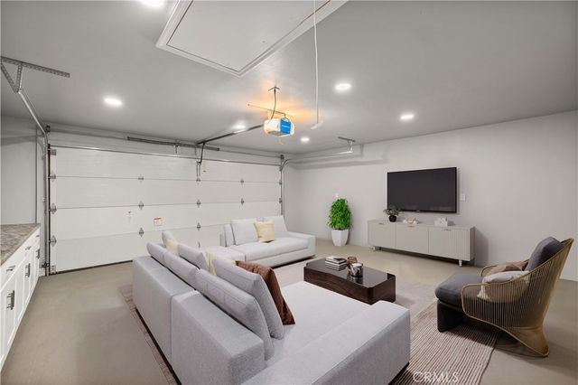 7710 Shoup, West Hills, CA 91304