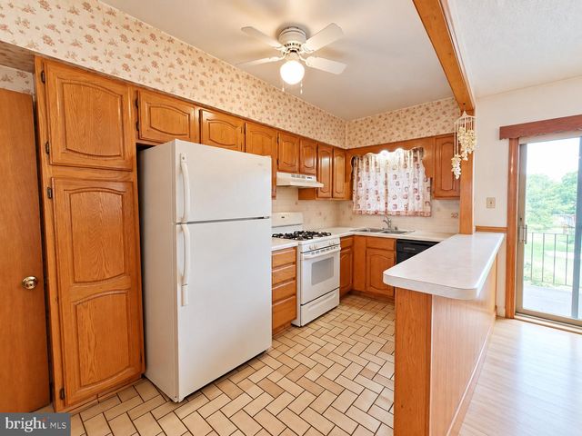 7402 DICKS AVE, Philadelphia, PA 19153