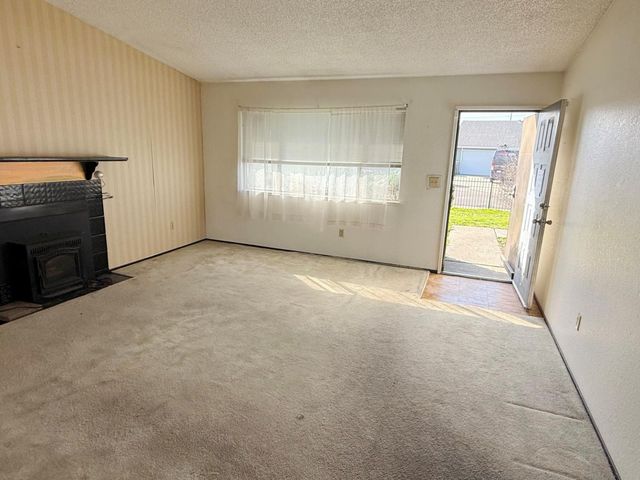 7637 Nixos Way, Sacramento, CA 95823