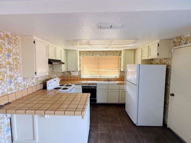 7637 Nixos Way, Sacramento, CA 95823