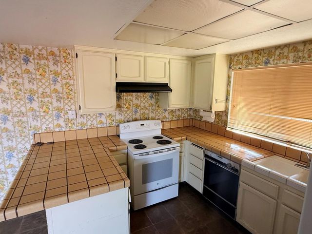 7637 Nixos Way, Sacramento, CA 95823