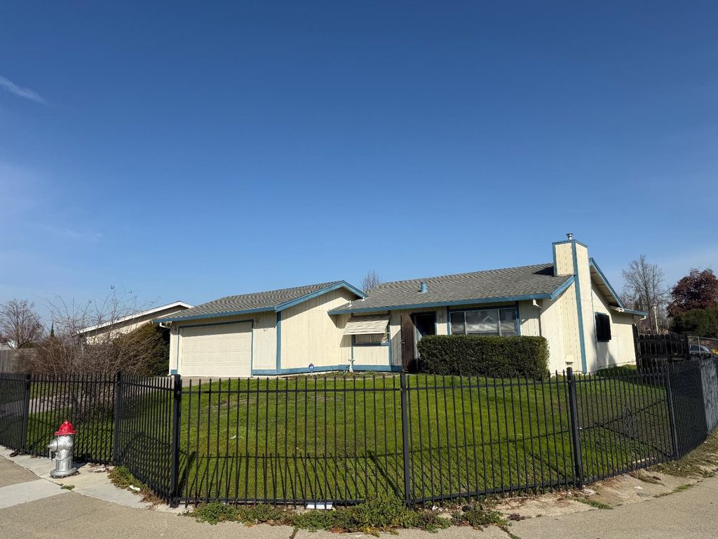 7637 Nixos Way, Sacramento, CA 95823