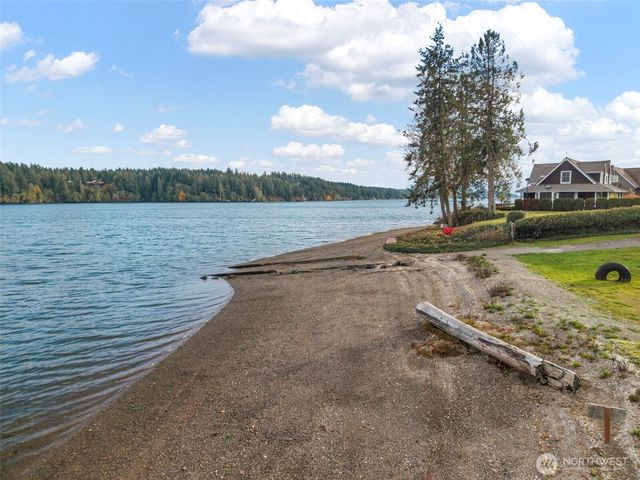 110 E Huckleberry Drive, Grapeview, WA 98546