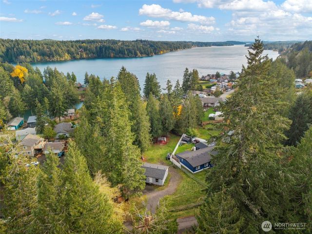 110 E Huckleberry Drive, Grapeview, WA 98546