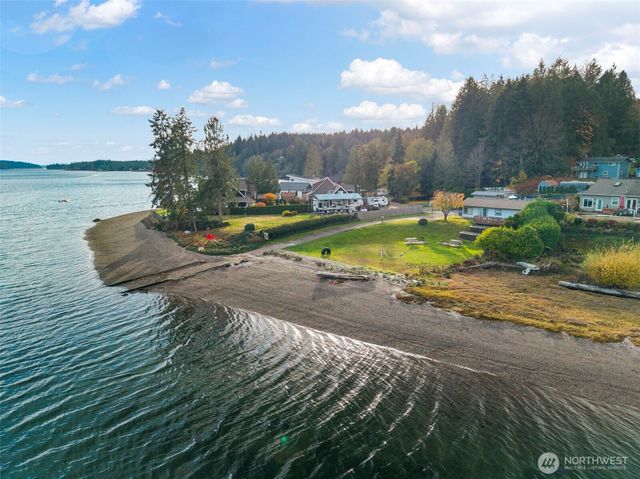 110 E Huckleberry Drive, Grapeview, WA 98546