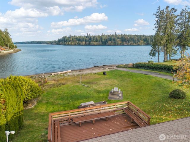 110 E Huckleberry Drive, Grapeview, WA 98546
