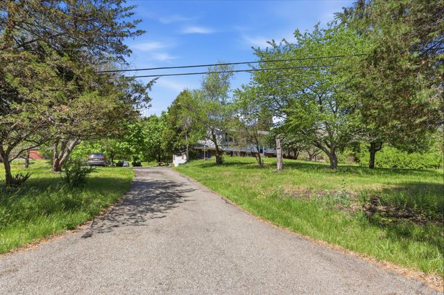 34 HOLLOW HORN RD, Erwinna, PA 18920