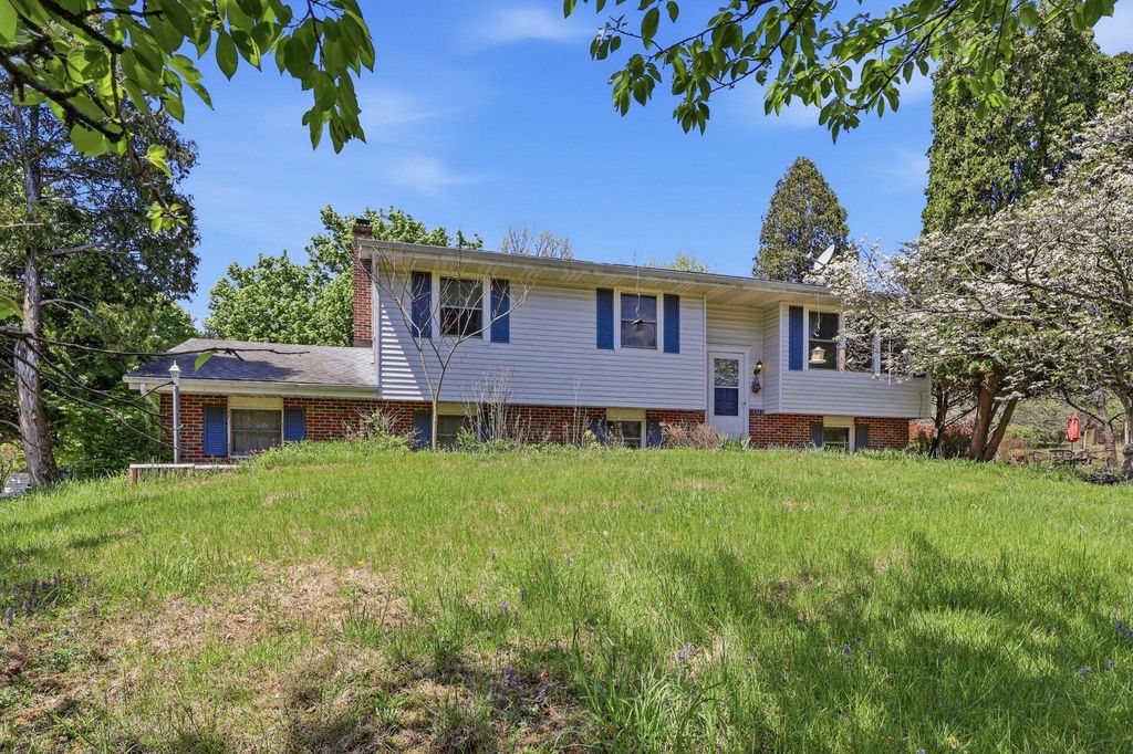 34 HOLLOW HORN RD, Erwinna, PA 18920