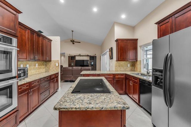 895 NW 110th Lane, Coral Springs, FL 33071