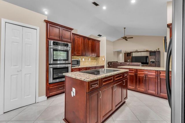 895 NW 110th Lane, Coral Springs, FL 33071