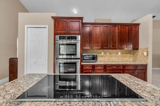 895 NW 110th Lane, Coral Springs, FL 33071