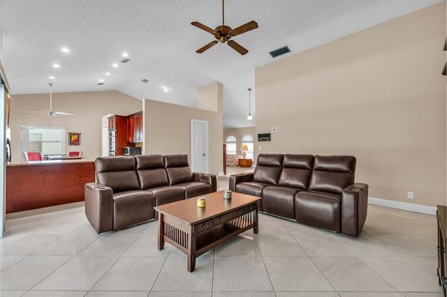 895 NW 110th Lane, Coral Springs, FL 33071