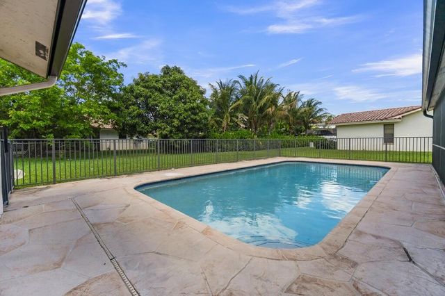 895 NW 110th Lane, Coral Springs, FL 33071