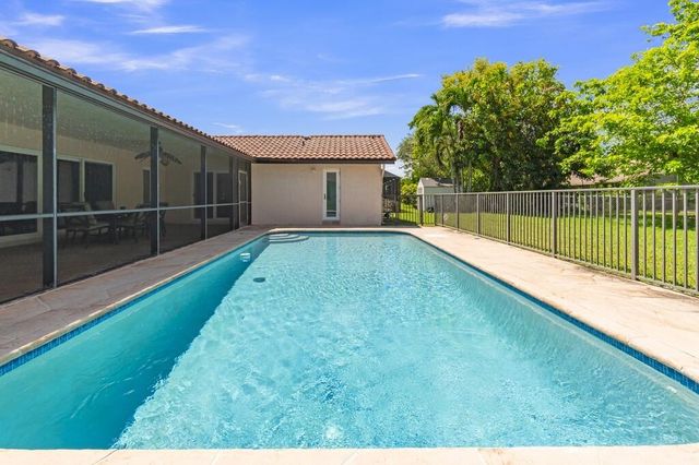 895 NW 110th Lane, Coral Springs, FL 33071