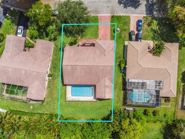 895 NW 110th Lane, Coral Springs, FL 33071