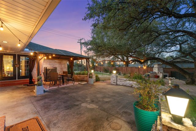 2717 Wooded Acres Drive, Waco, TX 76710