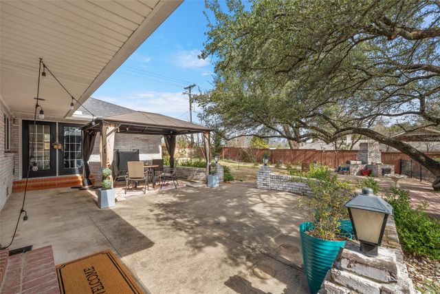 2717 Wooded Acres Drive, Waco, TX 76710