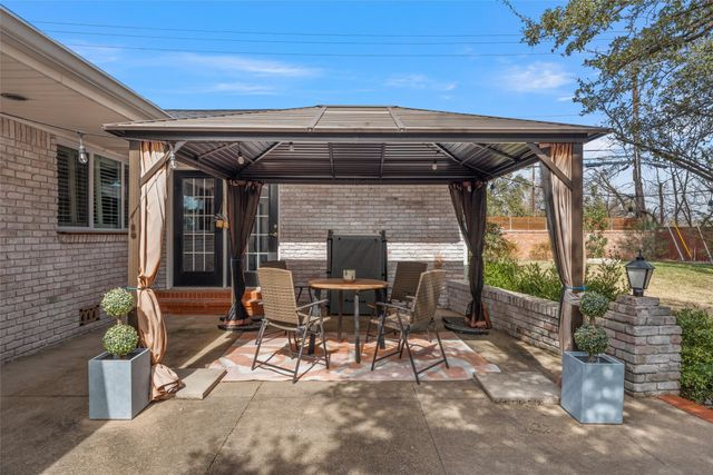 2717 Wooded Acres Drive, Waco, TX 76710